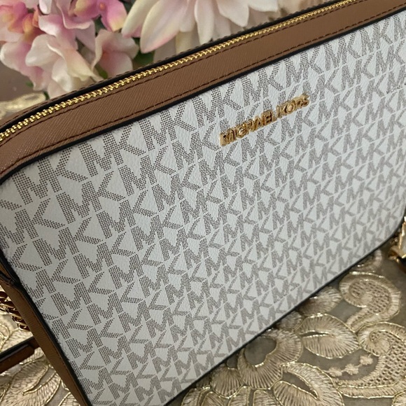 Michael Kors vanilla Crossbody - Picture 5 of 7